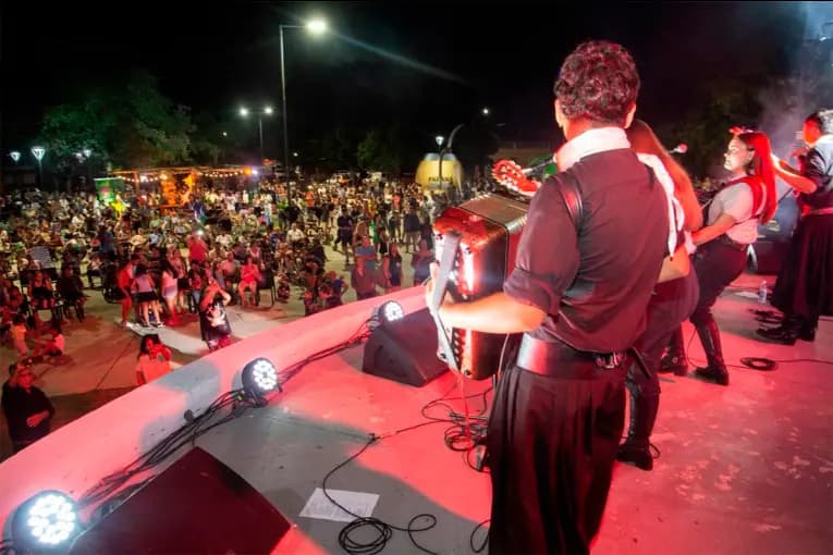 La Peña Celeste y Blanca reunirá música en vivo y propuestas para compartir en Anacleto Medina Sur - imagen de origen