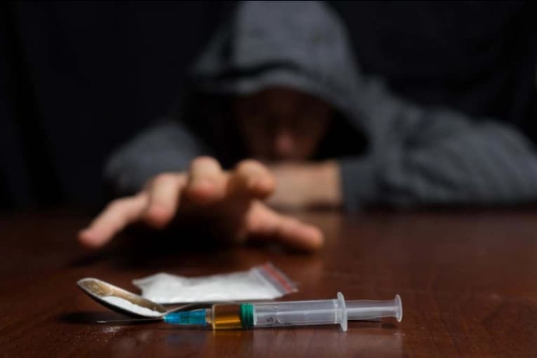 La Iglesia Católica advirtió por el avance del consumo de drogas y recordó los espacios de acompañamiento en Concordia - imagen de origen