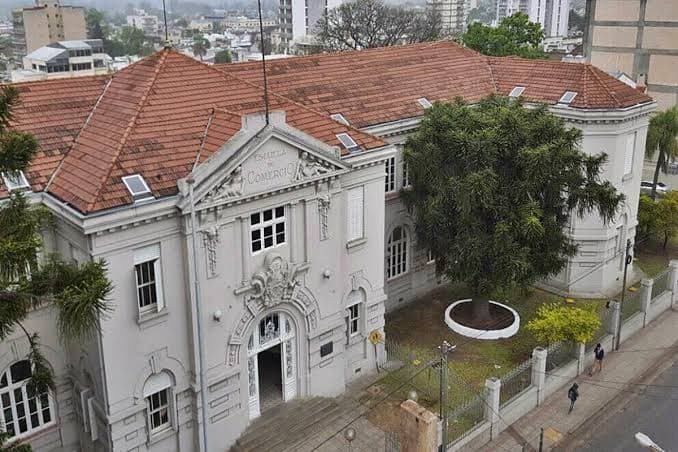 Caso del alumno agredido en una plaza de Concordia: surge otra versión y denuncian violencia digital contra una estudiante de 14 años - 7PAGINAS - imagen de origen