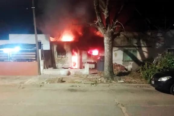 Un hombre se descompensó y murió tras ver su casa consumida por un incendio en Concepción del Uruguay - imagen de origen