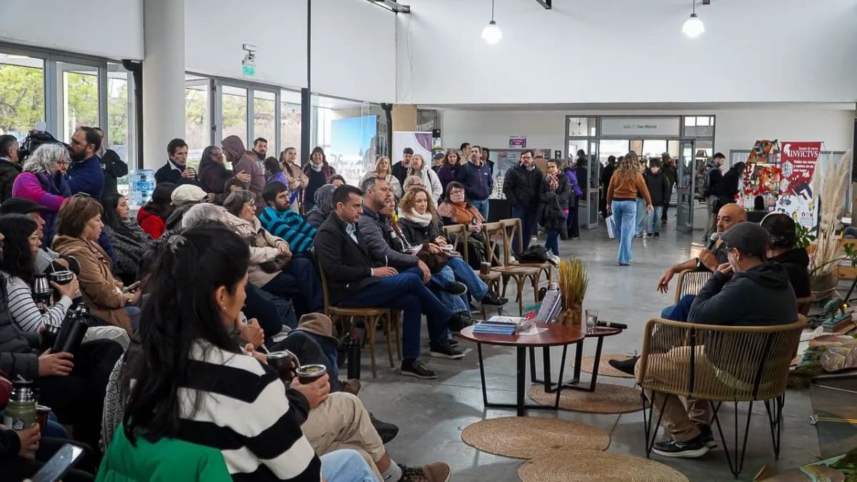 Paraná Lee bajó el telón con libros, historias y una fuerte presencia del público - imagen de origen