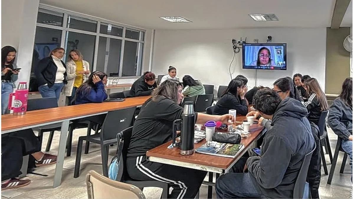 Copnaf y Uader acercaron herramientas digitales para acompañar a jóvenes hacia una autonomía segura - imagen de origen
