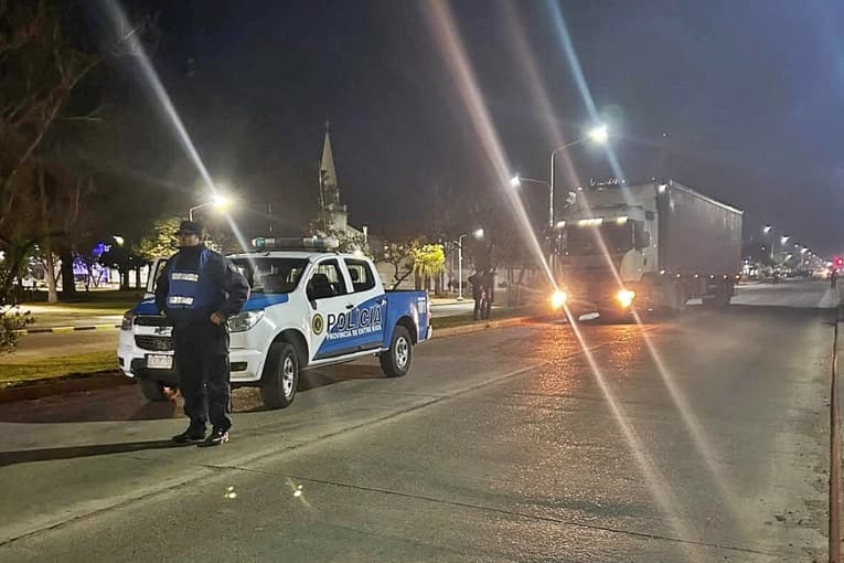 Un camión que se dirigía a Concordia protagonizó un choque en la ex ruta 18 - imagen de origen