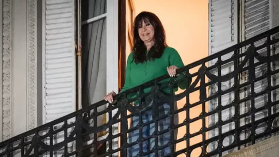 Vialidad: la Corte desestimó un recurso de Cristina Kirchner por el decomiso de $685 mil millones | Análisis - imagen de origen