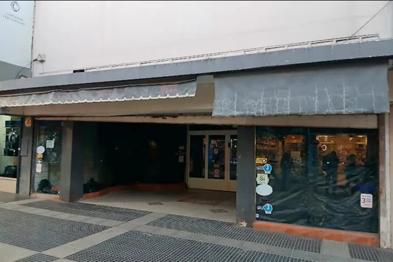 Cerró definitivamente Q´Bien Indumentaria, histórico local de la peatonal de Paraná - imagen de origen