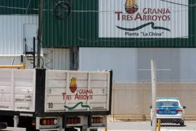 “Toda la vida trabajando, y ahora dependemos de otros para subsistir”, dice un trabajador de Tres Arroyos - imagen de origen