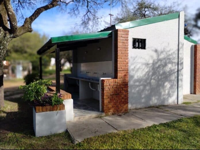 Reclaman mantener abiertos los baños del Parque López Jordán - imagen de origen