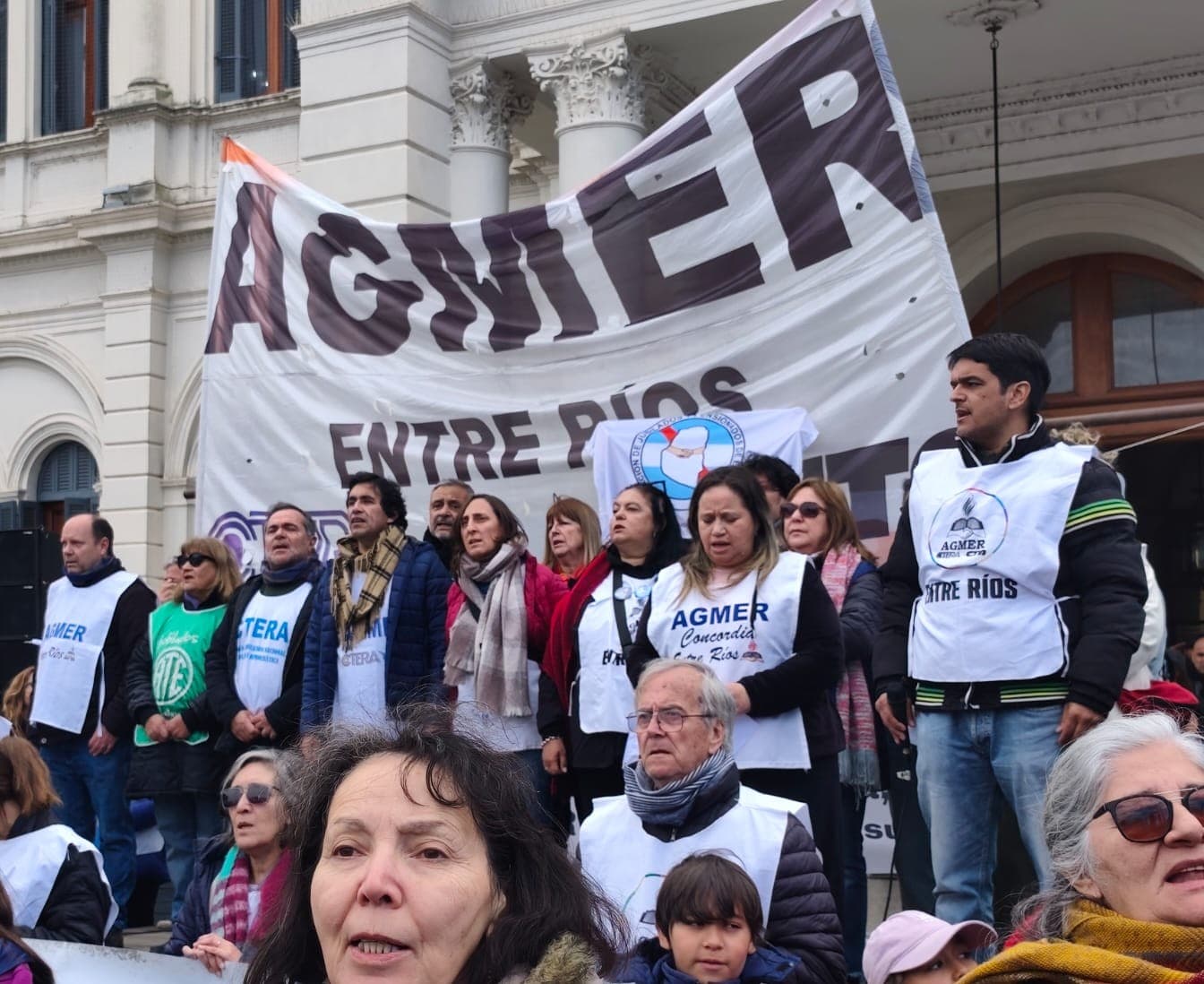 Fuerte valorización del rol de los trabajadores públicos - imagen de origen