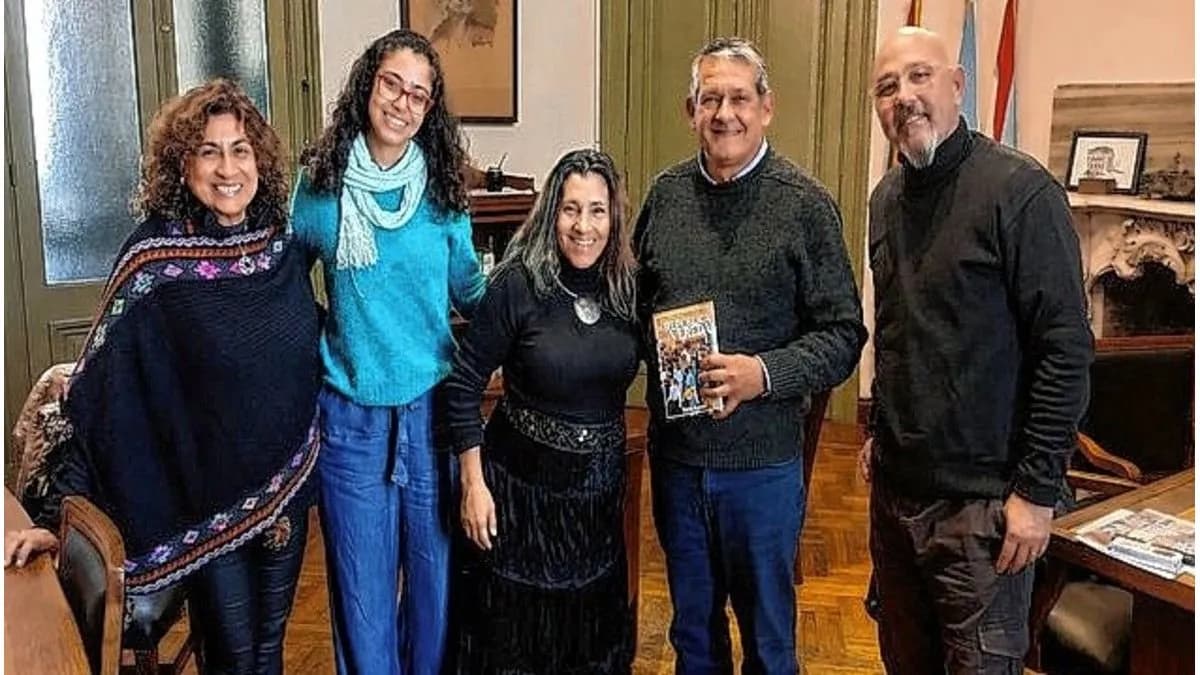 El Carnaval de Paraná fortalece vínculos con la UADER para impulsar su desarrollo cultural e institucional - imagen de origen