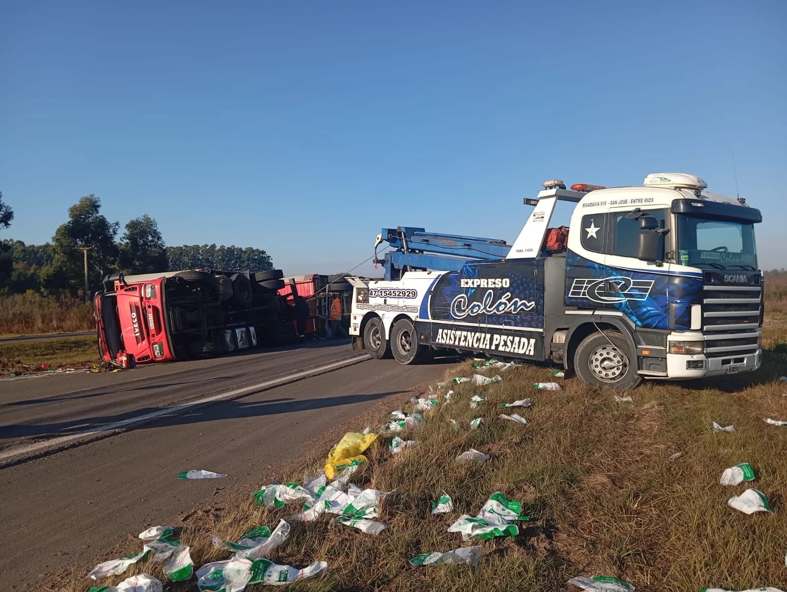 Demoras en la Ruta Nacional 14 por el vuelco de un camión a la altura de Ubajay - imagen de origen