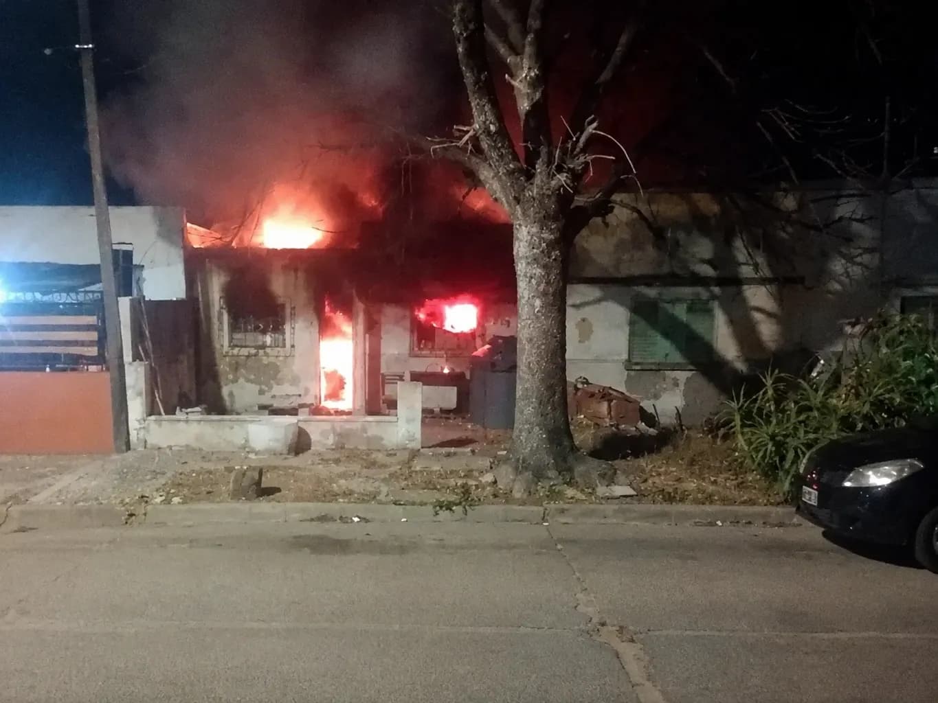 Tragedia: un hombre murió de un paro cardíaco tras el dramático incendio de su vivienda - imagen de origen