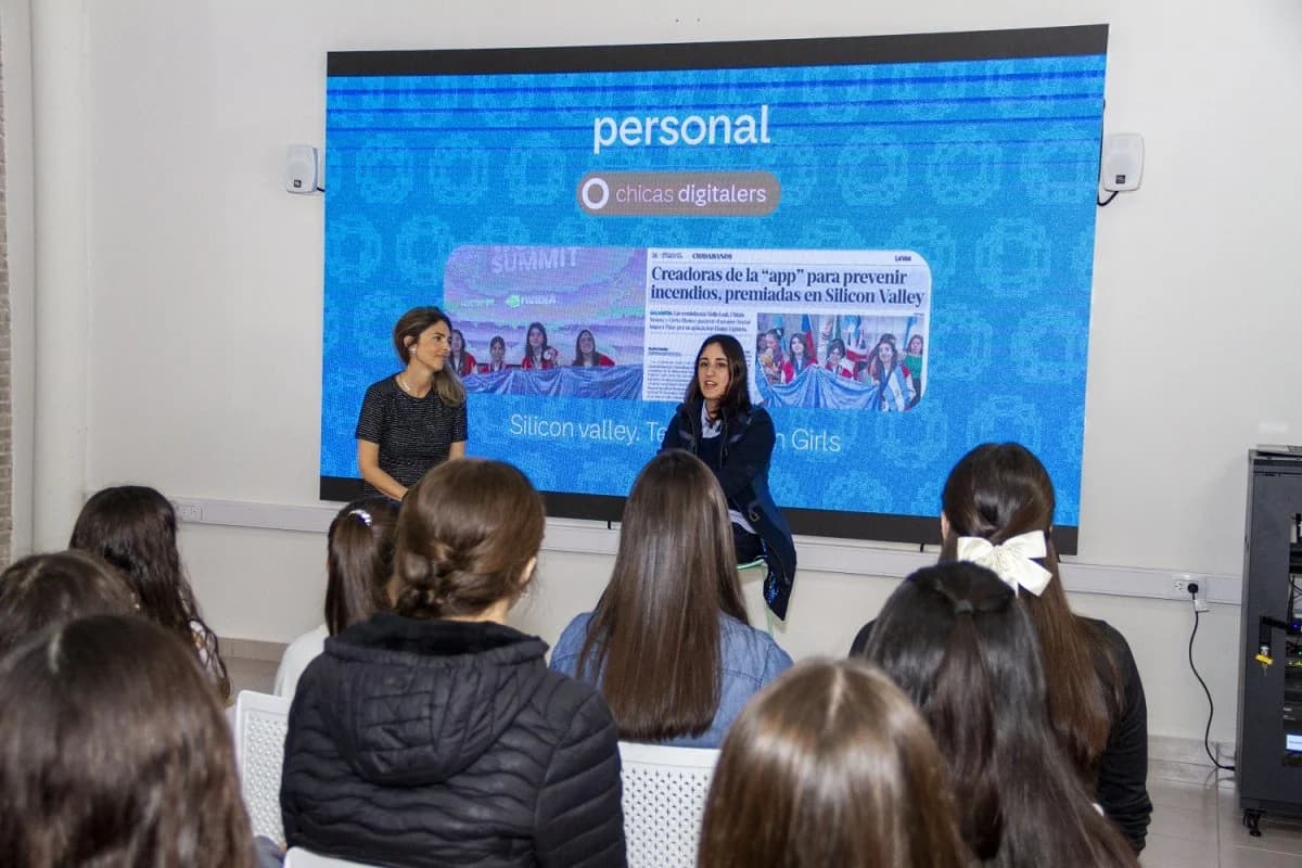 Se realizó la entrega de diplomas de “Chicas Digitalers” - imagen de origen