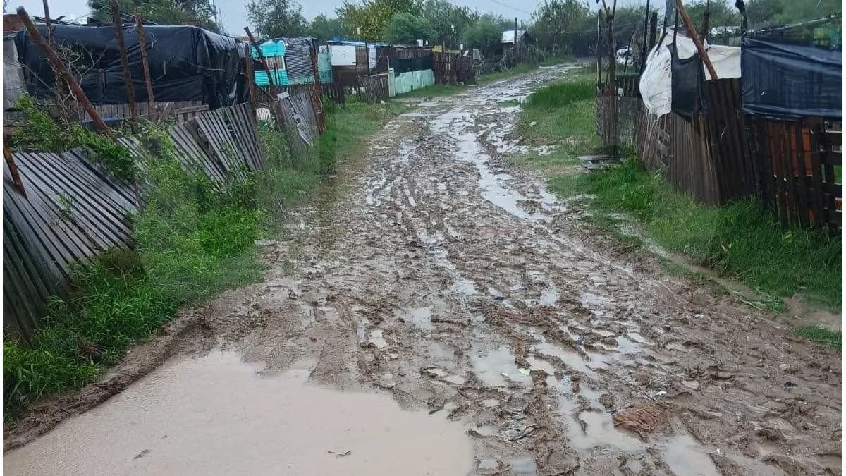 Paraná: el drama de 36 familias aisladas por el barro y la oscuridad - imagen de origen