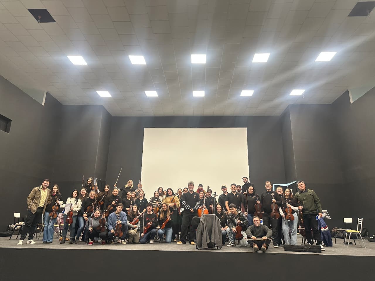 Jornada de formación junto a Luis Sava reunió a jóvenes músicos de Federación y San Salvador - 7PAGINAS - imagen de origen