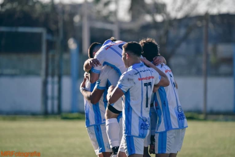 Se jugó una nueva fecha de la Primera A: Juventud Unida goleó a Camioneros y estiró su ventaja - imagen de origen