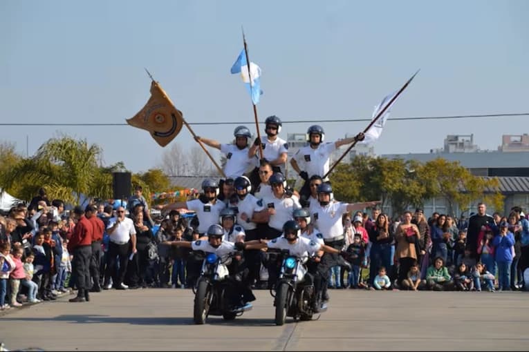 El desfile del 9 de Julio contará con la exhibición de la Brigada Blanca de la Policía Federal Argentina - imagen de origen