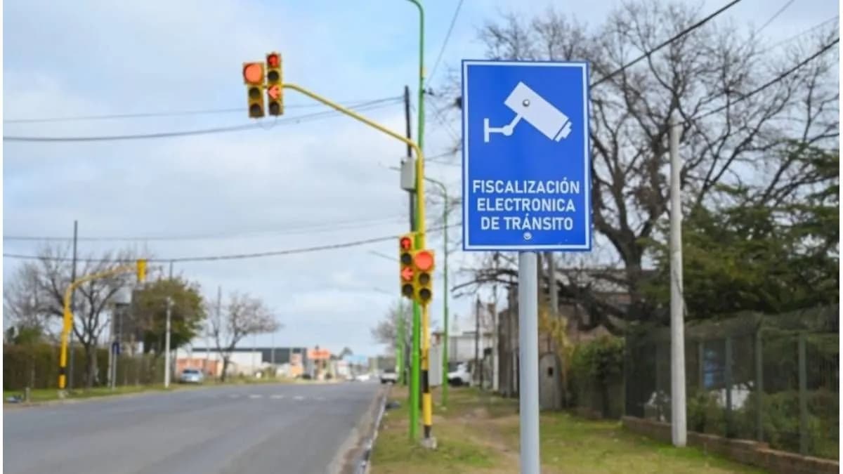 En semáforos de Gualeguaychú, radares controlan paso en rojo y giro a la izquierda - imagen de origen