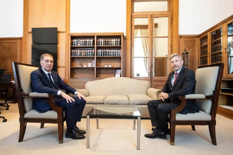 Frigerio mantuvo una reunión con el flamante jefe de Gabinete Diego Santilli tras su asunción - imagen de origen