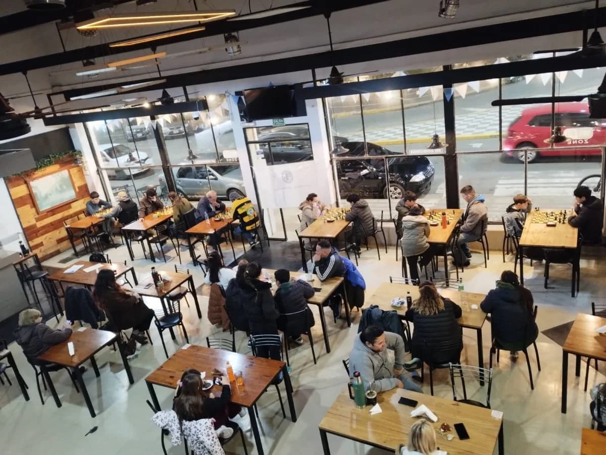 Academia Intentar celebró un exitoso torneo de ajedrez con una cena de camaradería - imagen de origen
