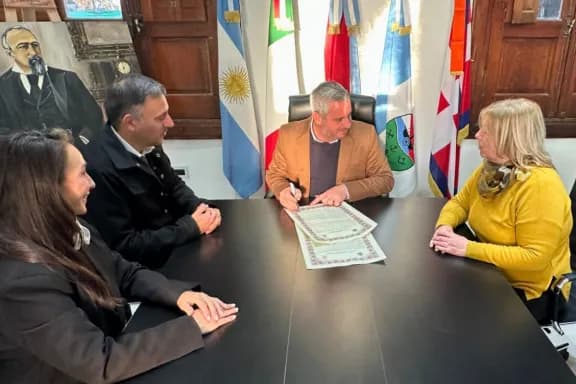 Colón y Oulx, Italia, formalizaron un Acuerdo de Cooperación Internacional - imagen de origen