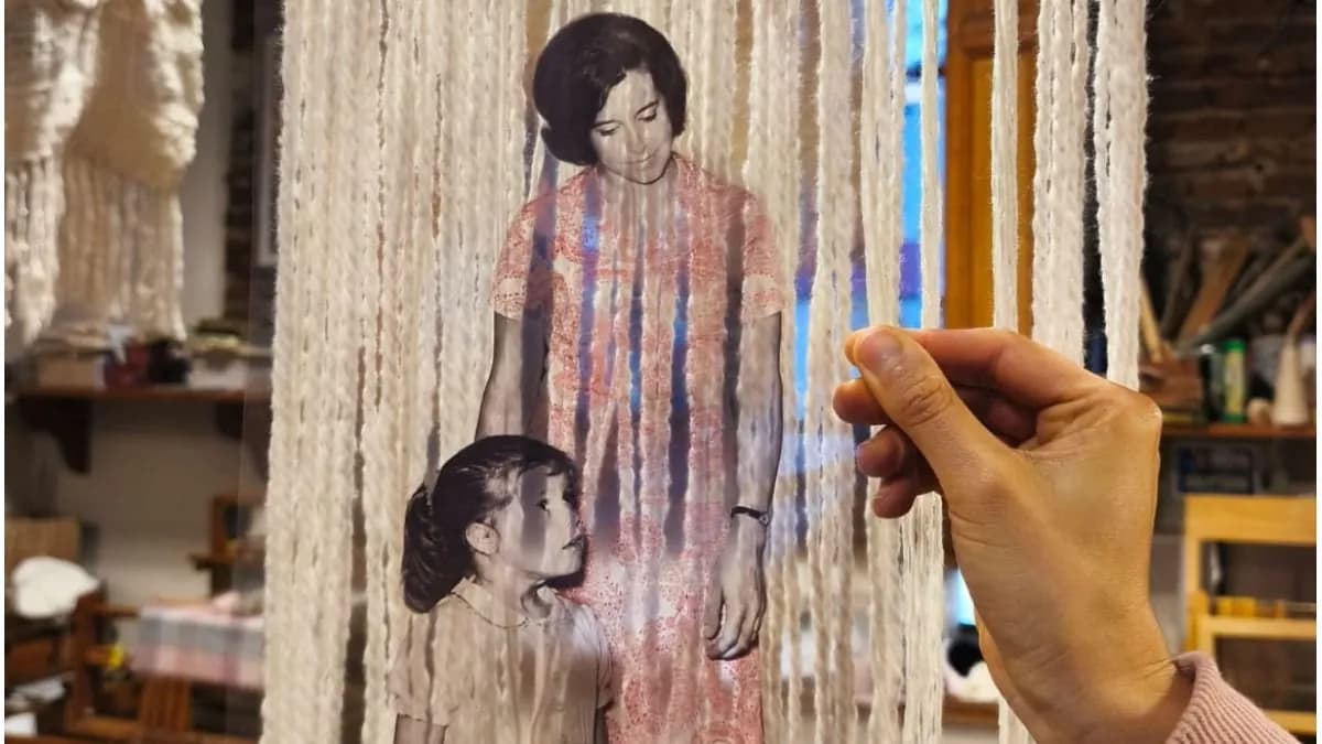 “La sangre no es agua”: una muestra textil que explora la memoria y el linaje femenino - imagen de origen