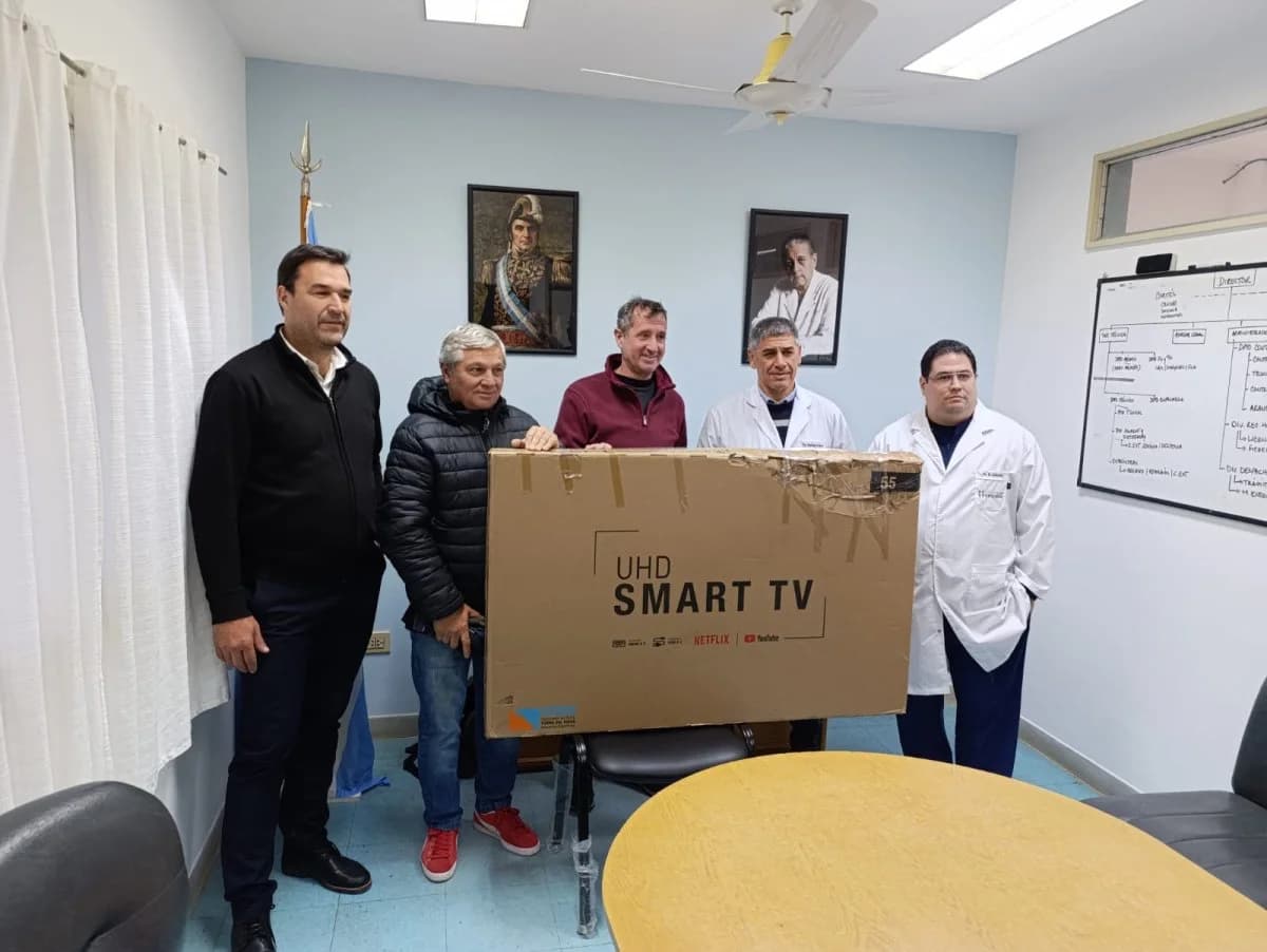 El Autódromo Concepción del Uruguay donó un televisor LED de 55 pulgadas al Hospital Urquiza - imagen de origen