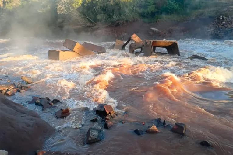 Por la crecida del río Uruguay cerraron pasos fronterizos y un puente en Misiones - imagen de origen
