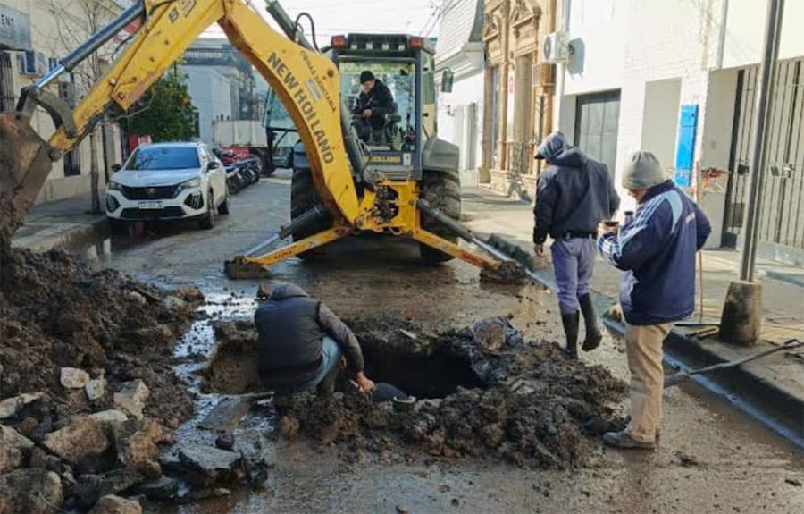 Agua y cloacas: el Municipio profundiza las tareas de mantenimiento en la ciudad - imagen de origen