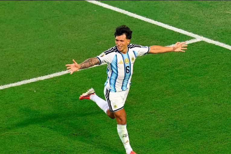 Lisandro Martínez, del palo santo al agua bendita: “Los hinchas deben estar muy orgullosos de la Selección” - imagen de origen