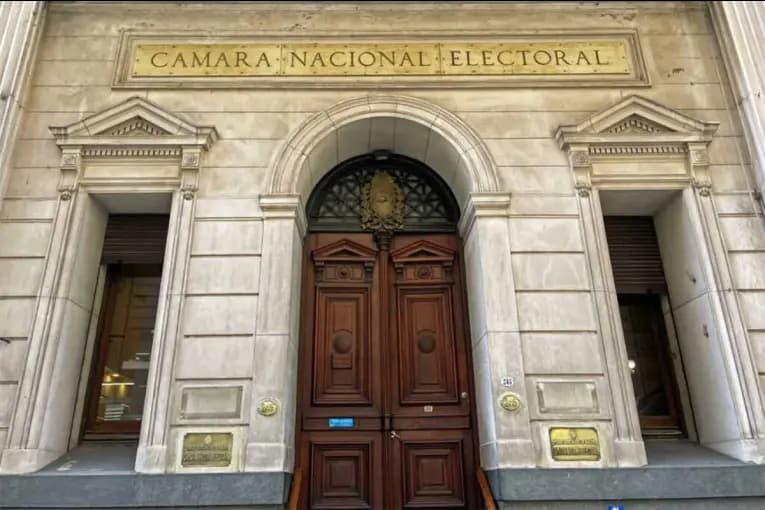 La Cámara Electoral anuló el DNU sobre ciudadanía a partir de un caso de Entre Ríos - imagen de origen
