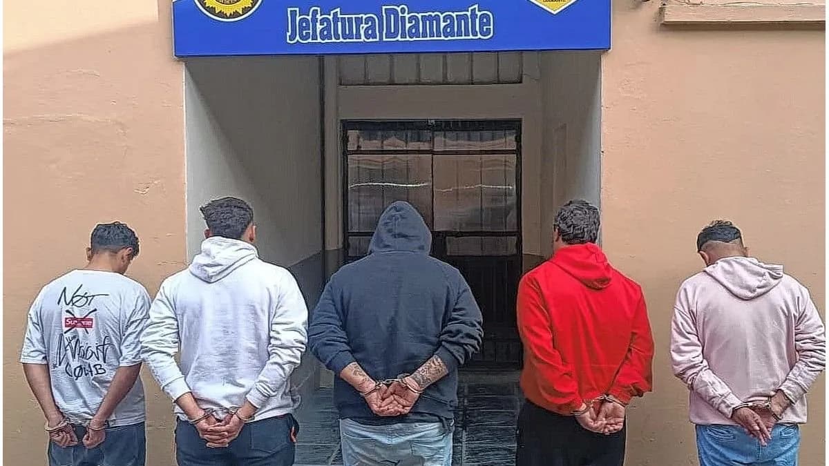 Cinco detenidos y secuestro de armas tras allanamientos por el homicidio de un hombre en Diamante - imagen de origen