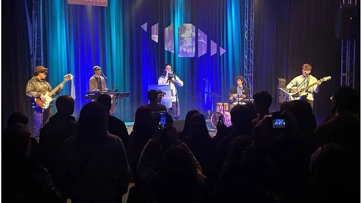 Casa Estudio estrenó una nueva sesión en vivo con la banda paranaense Nada Normal - imagen de origen