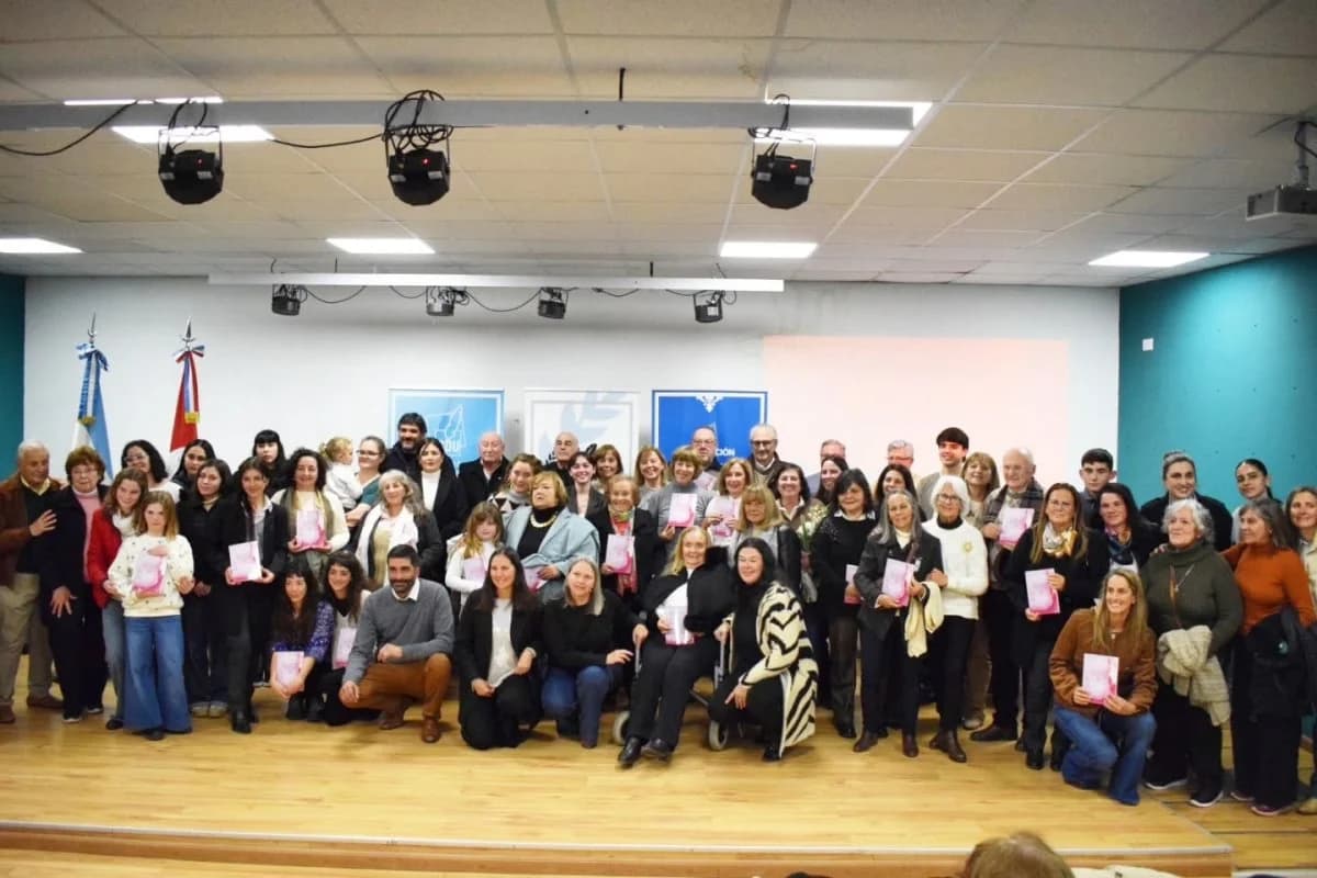 Presentaron la cuarta edición del libro "Mujeres. Desde el Ayer hacia el Futuro. Pasión y Trascendencia" - imagen de origen