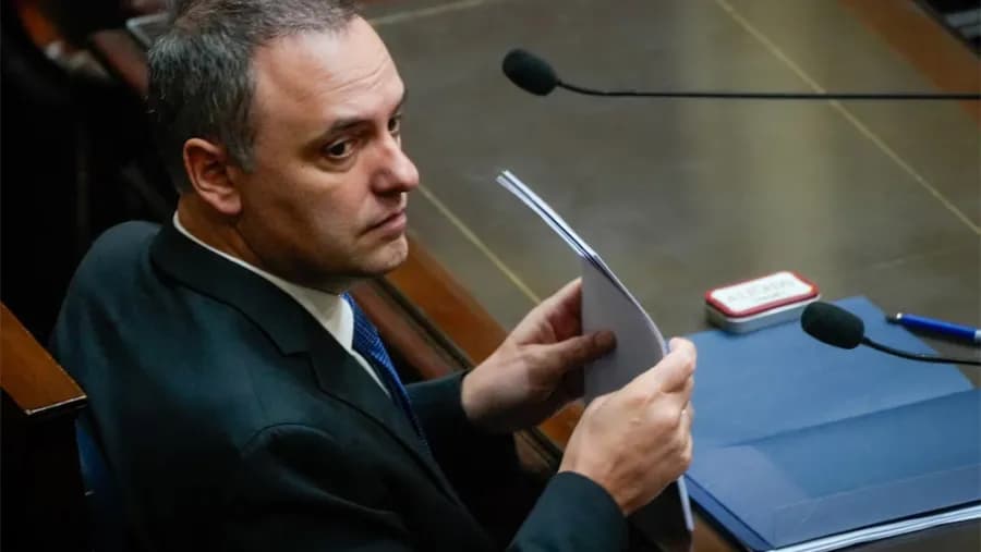 Las reacciones del arco político a la salida de Manuel Adorni: ahora dicen “fin”, aunque antes lo apoyaron | Análisis - imagen de origen