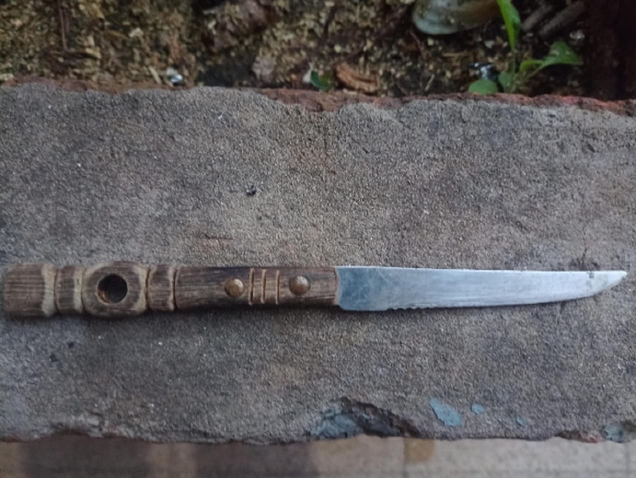 Lo quisieron identificar, se negó y amenazó a policías con un cuchillo - imagen de origen