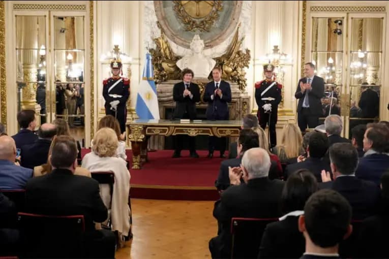 Diego Santilli juró como nuevo Jefe de Gabinete: estuvieron gobernadores y Adorni - imagen de origen