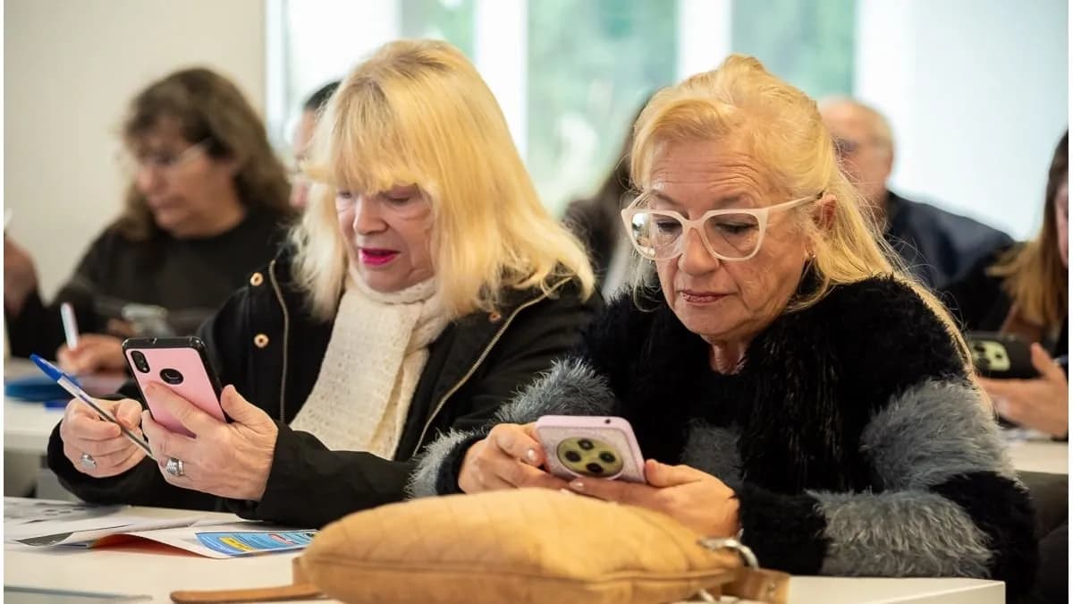 El Gobierno de Entre Ríos abre las inscripciones para el programa Mayores Conectados - imagen de origen