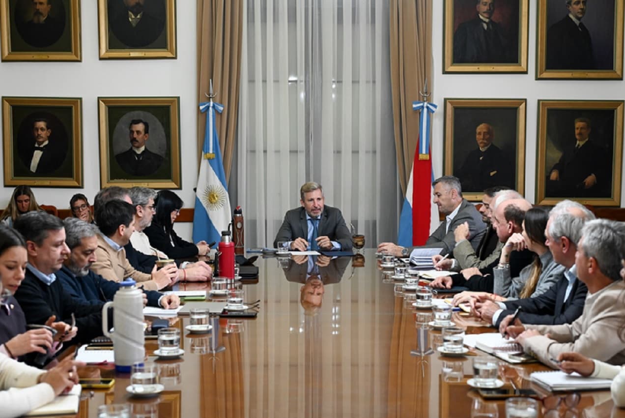 Frigerio encabezó una nueva reunión de gabinete con eje en obras viales y gestión - imagen de origen