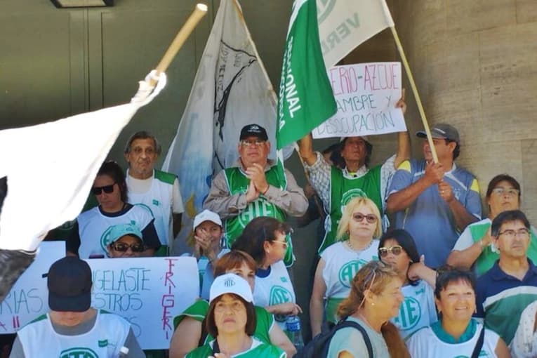 Por los despidos ATE exige una reunión con Azcué y se declaró en estado de alerta - imagen de origen