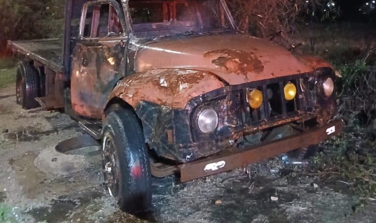 Se incendió un camión en la colectora cerca de Mocoretá - imagen de origen
