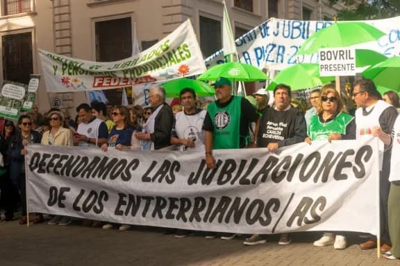 Reforma previsional: La Multisectorial marcha a Casa de Gobierno mientras Rodríguez Signes expone en el Senado - imagen de origen