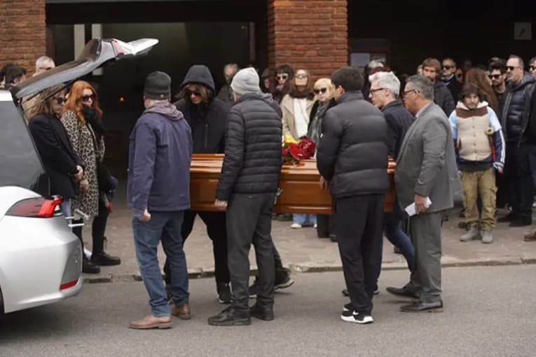 Ernestina Pais fue despedida por su familia y compañeros en una jornada de profundo dolor - imagen de origen
