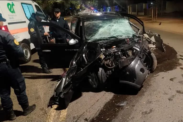 Un joven sufrió gravísimas heridas tras chocar su auto contra un árbol en Concordia - imagen de origen