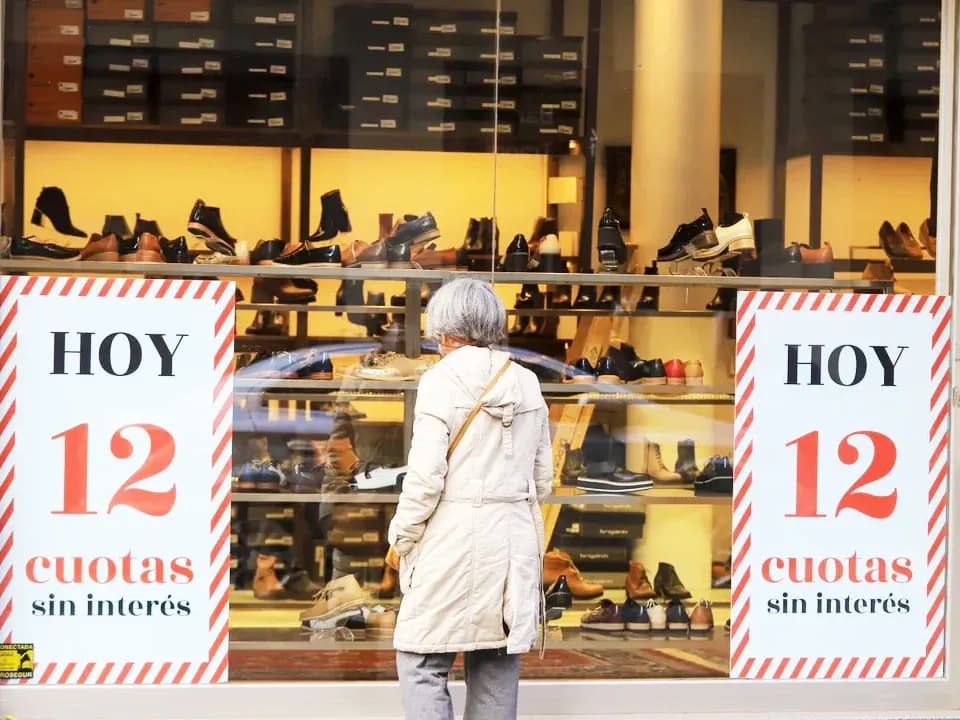 Por impulso del Mundial y el aguinaldo, las ventas minoristas volvieron a crecer después de 13 meses - imagen de origen