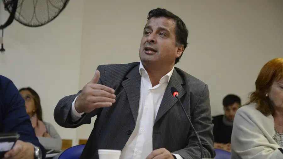 Casaretto: "En lugar de bajar tarifas, Enersa invierte en la timba financiera y nombró 138 empleados" | Análisis - imagen de origen