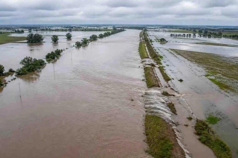 La provincia coordina acciones preventivas con municipios ante el impacto fluvial de El Niño - imagen de origen