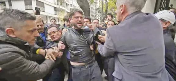 La Justicia Federal dictó el procesamiento de Juan Grabois por la toma del Instituto Perón y lo embargó por millonaria suma - imagen de origen