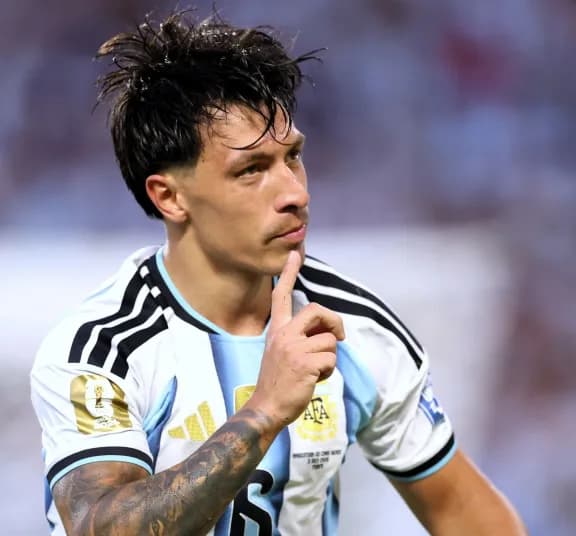 Lisandro Martínez: "Este equipo nunca bajará los brazos" - imagen de origen