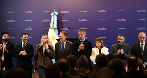 Vuelven las colectoras: el Gobierno negocia con los gobernadores para suspender las PASO - imagen de origen