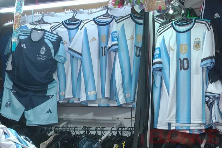 Cuánto cuesta vestir los colores de la Selección: precios y opciones en Mercado Las Pulgas - imagen de origen